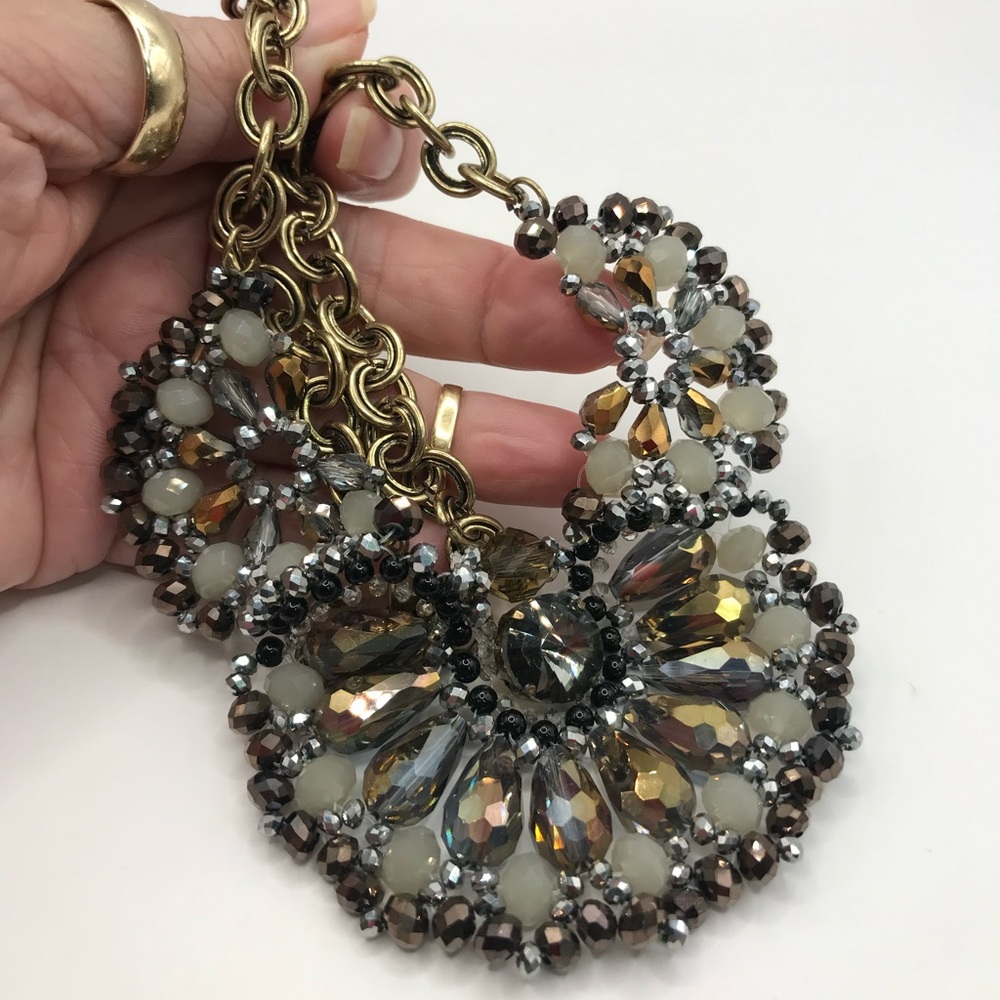 Elegant Multicolor Beaded Statement Necklace - Picture 8 of 8
